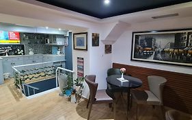 Funky Guest House & Adventures